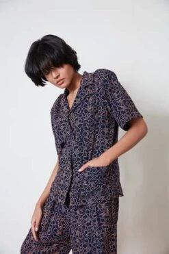 RUJUTA SHETHArlo Lounge Set - Navy/Poppy -AGOLDE Store Arlo Lounge Set Navy Poppy 20231101191613 1