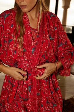 Natalie MartinDiane Silk Short Robe - Watercolor Print Vermillion -AGOLDE Store Diane Short Robe in Silk Watercolor Print Vermillion 20230921183531 3