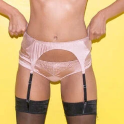 Fleur Du MalFleur Du Mal Satin Top Stitch Garter Belt - Rose -AGOLDE Store Fleur du Mal Satin Top Stitch Garter Belt Rose 20231006210509