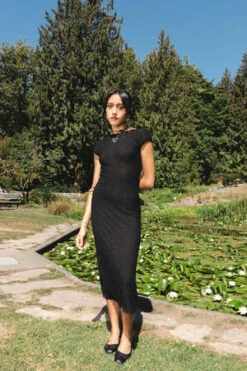 Find Me NowMariposa Lace Backless Midi Dress - Night