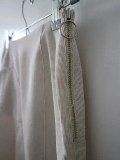 OUORCheek Two Slits Midi-Skirt - Ivory -AGOLDE Store OUOR Cheek Two Slits Midi Skirt 20170501222528