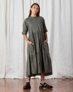 Ali GoldenRAGLAN TIERED DRESS - FADED OLIVE -AGOLDE Store RAGLAN TIERED DRESS FADED OLIVE 20230329001321 2